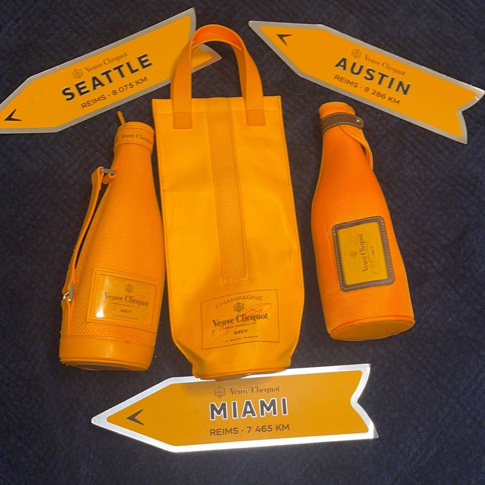 6 piece Veuve Clicquot Accessories